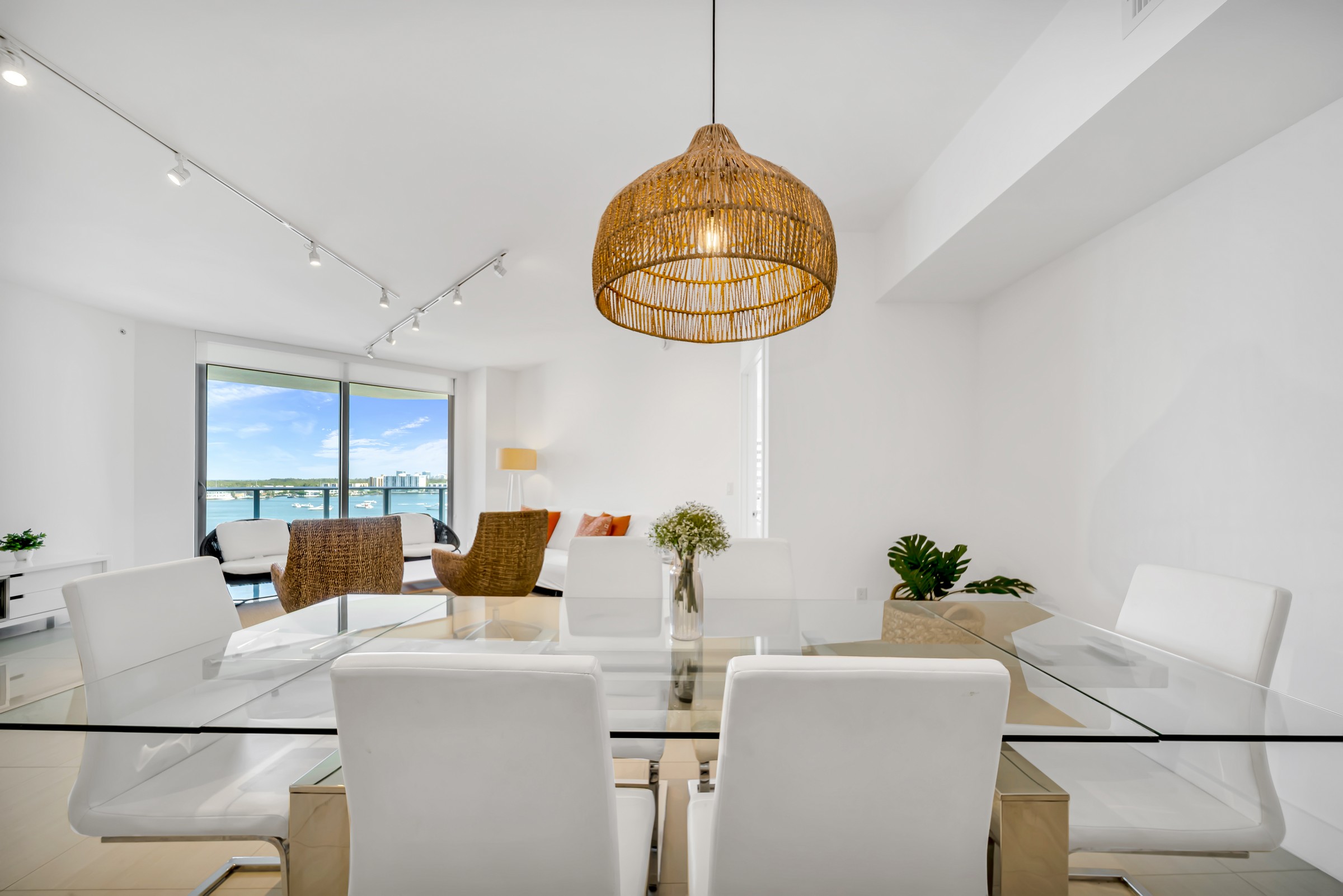  17301 Biscayne Blvd, North Miami Beach, FL, 33160 - 物件實景