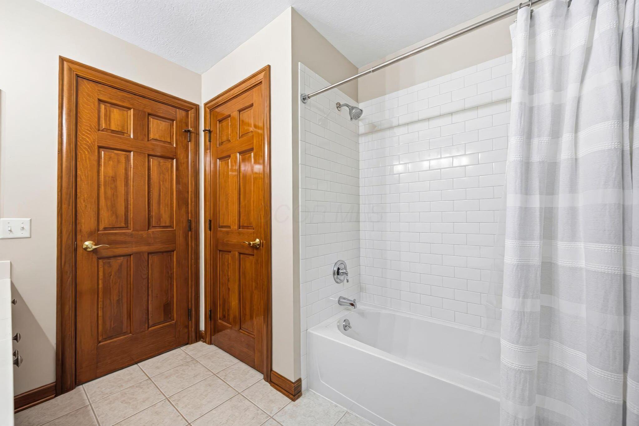 Lewis Center, Ohio, 43035, United States, 4 Bedrooms Bedrooms, ,2 BathroomsBathrooms,Residential,For Sale,2048697