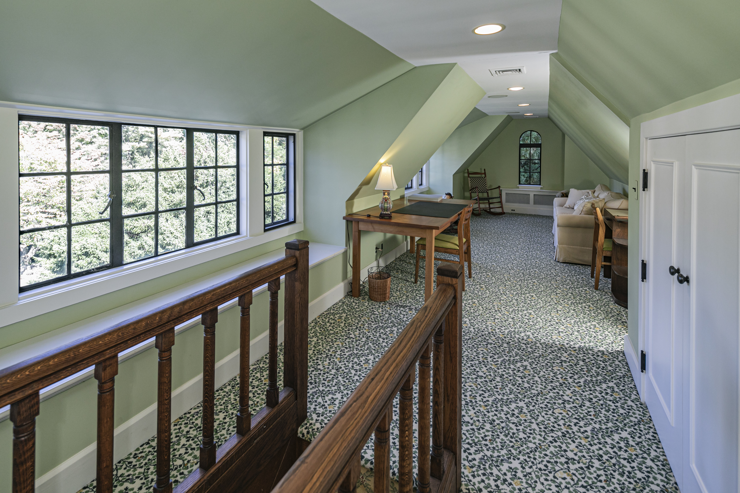  Modernized Tudor on a Magnificent Oversized Lot - 物件實景