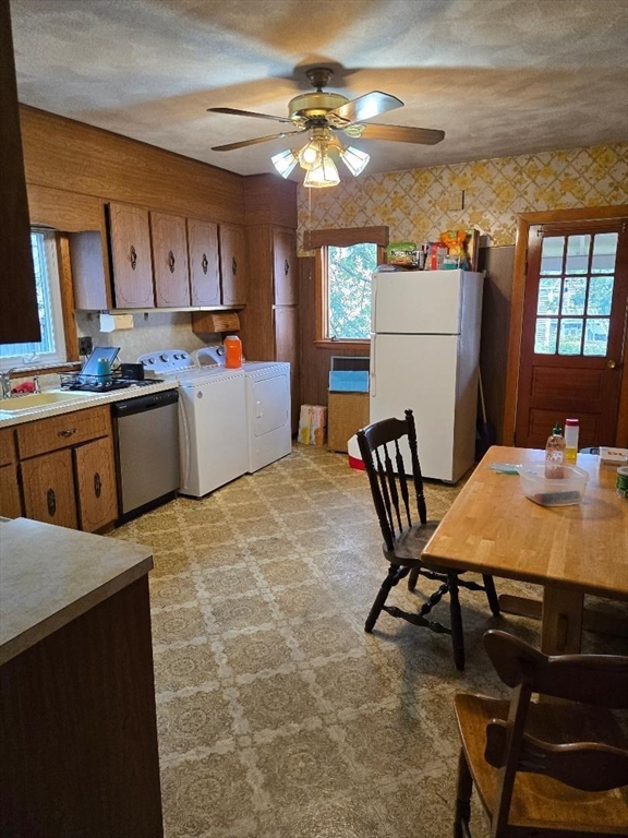 Somerville, Massachusetts, 02144, United States, 5 Bedrooms Bedrooms, ,2 BathroomsBathrooms,Residential,For Sale,1881743