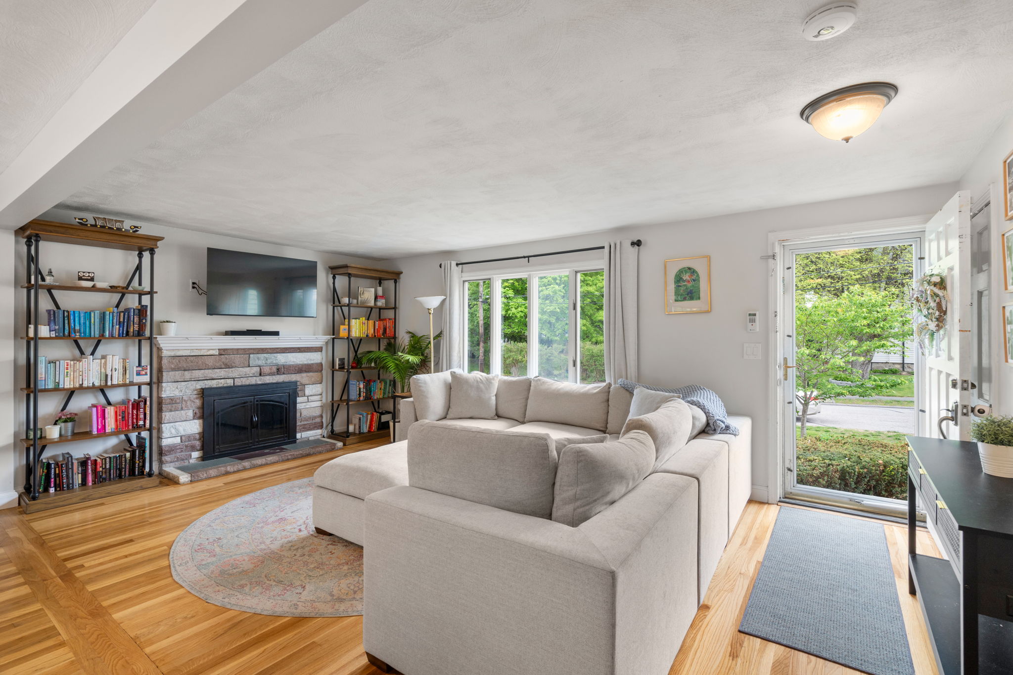 2 Forbes Road, Canton, MA, 02021 - 物件實景
