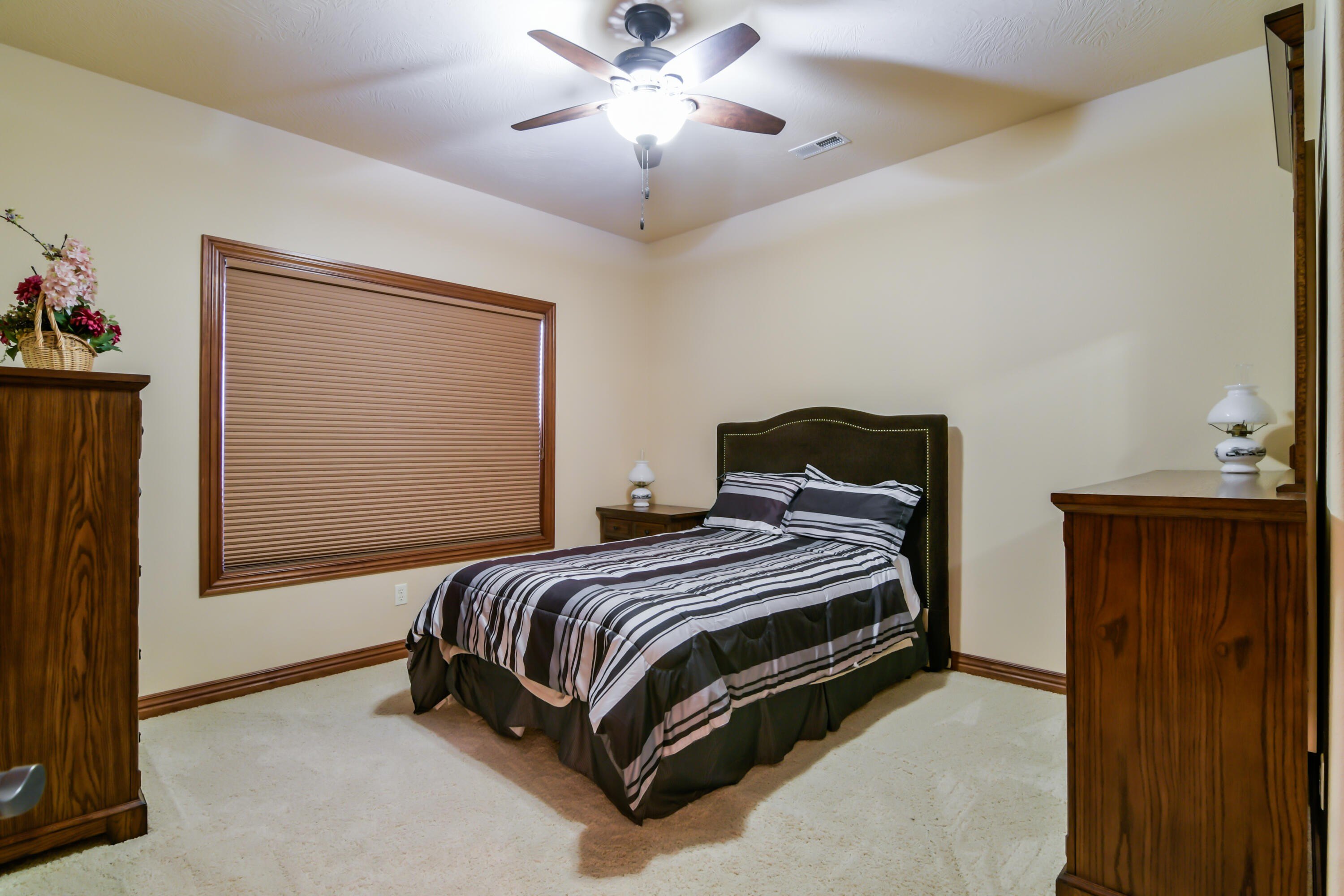 Walnut Shade, Missouri, 65771, United States, 6 Bedrooms Bedrooms, ,5 BathroomsBathrooms,Residential,For Sale,1975828