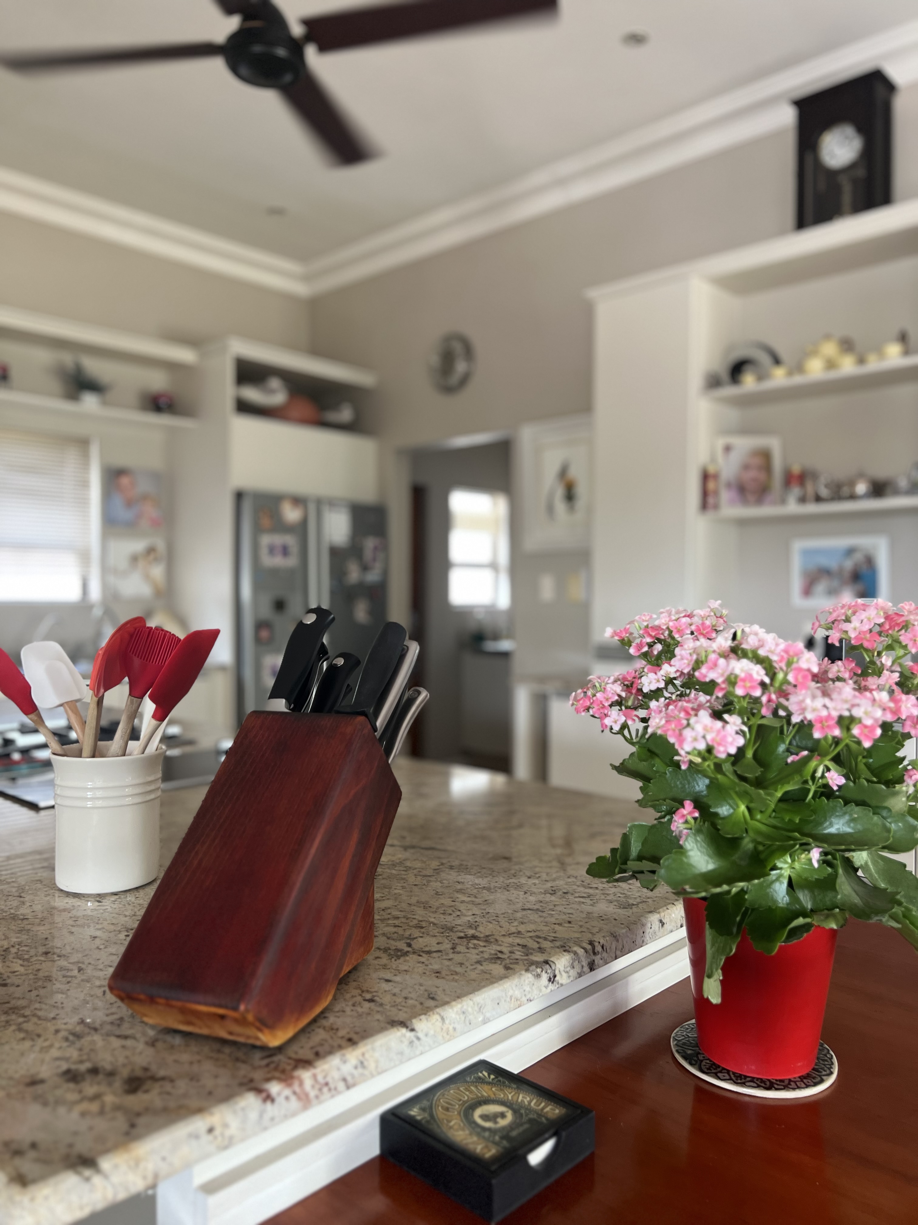  Meticulously maintained home with thoughtfully curated living spaces - 物件實景