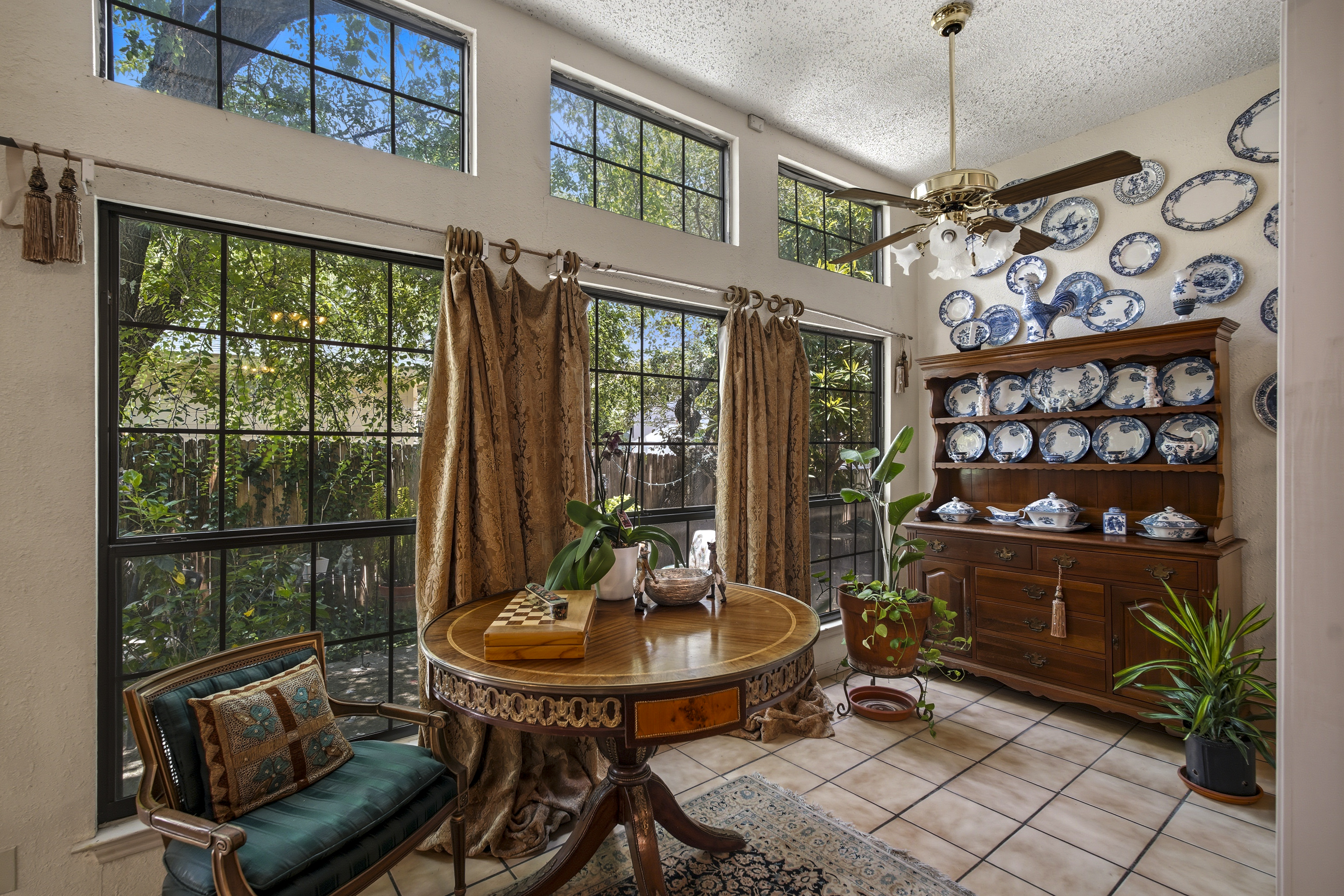  Timeless River Oaks Garden Home - 物件實景