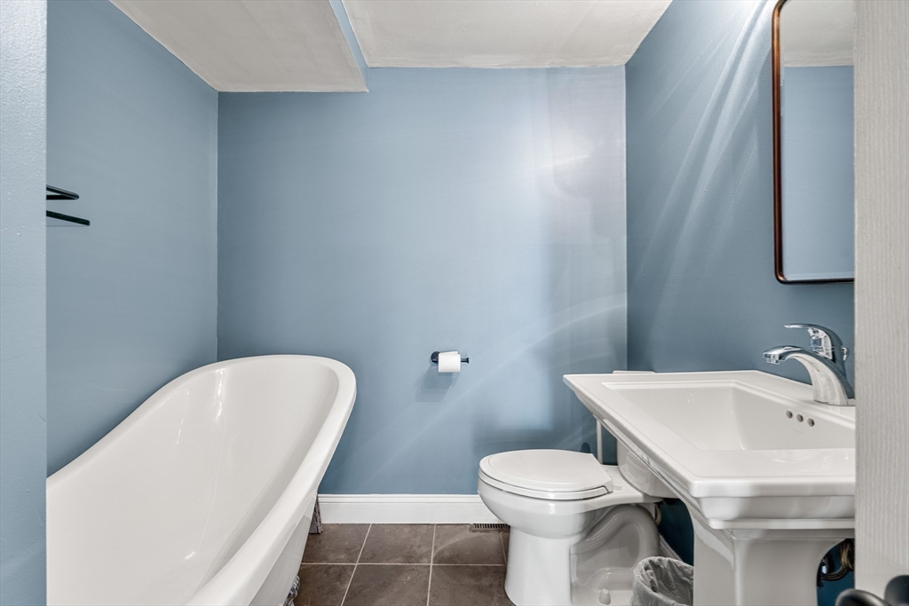 Haverhill, Massachusetts, 01835, United States, 3 Bedrooms Bedrooms, ,2 BathroomsBathrooms,Residential,For Sale,1967914