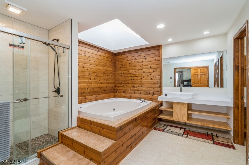 Raritan Twp., New Jersey, 08822, United States, 5 Bedrooms Bedrooms, ,3 BathroomsBathrooms,Residential,For Sale,1908572