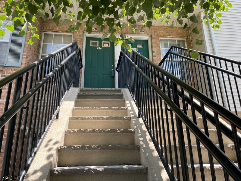 Newark City, New Jersey, 07105, United States, 2 Bedrooms Bedrooms, ,3 BathroomsBathrooms,Residential,For Sale,1849071