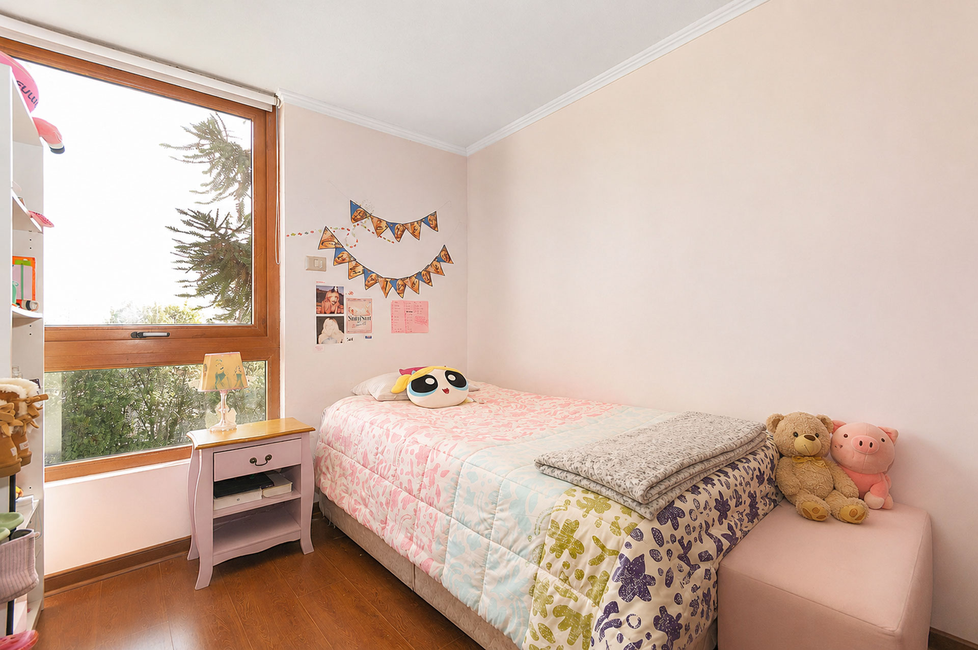  Modern home with generous living spaces,  in La Reina Alta - 物件實景