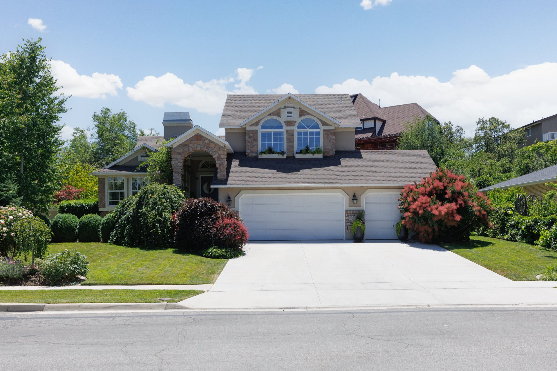 Johnstone Dr, Sandy, UT 84093