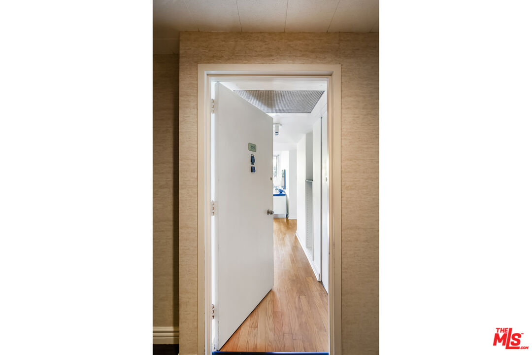 Los Angeles, California, 90027, United States, 1 Bedroom Bedrooms, ,1 BathroomBathrooms,Residential,For Sale,1907316
