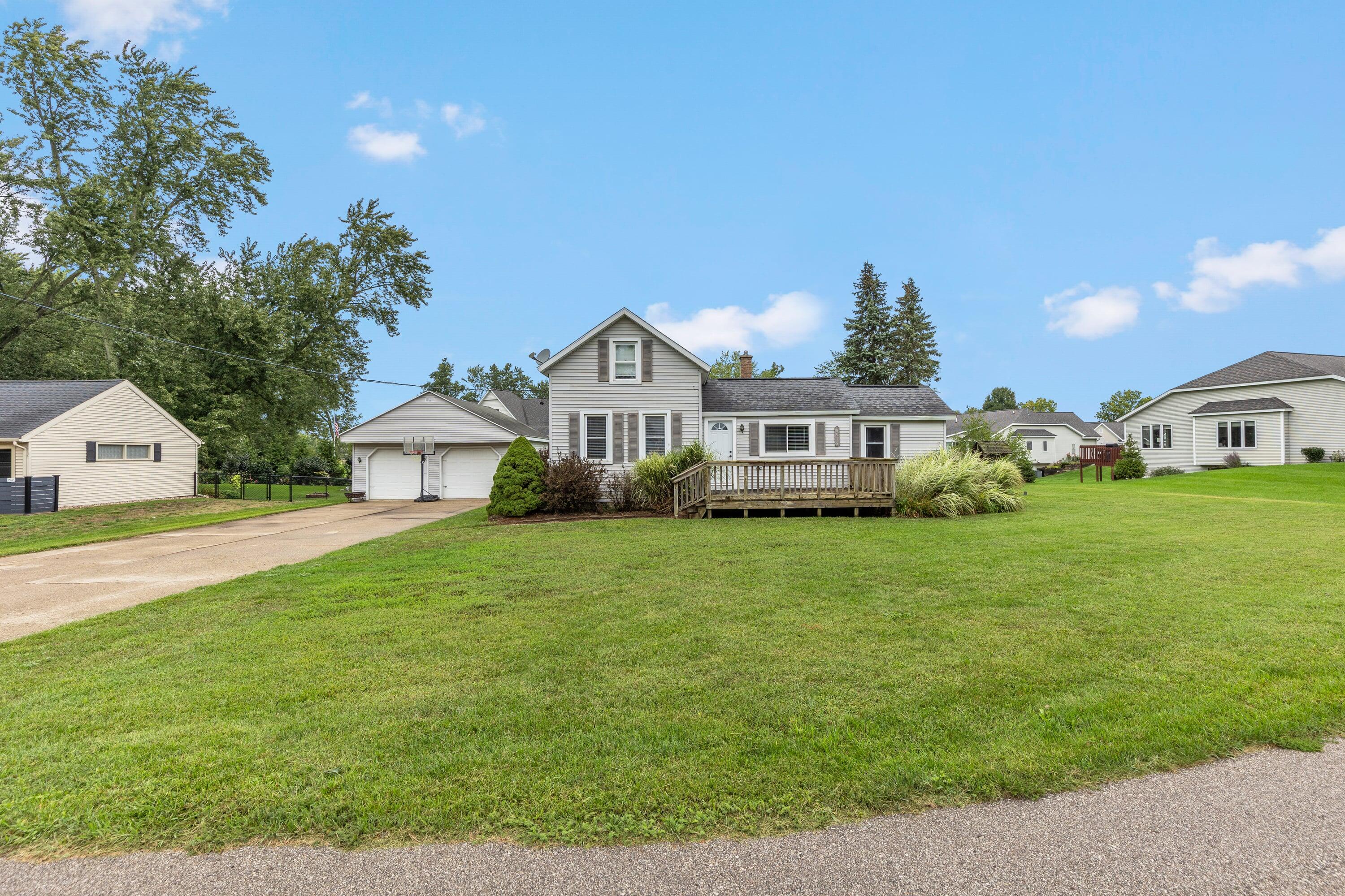 Perry St, Zeeland, MI 49464