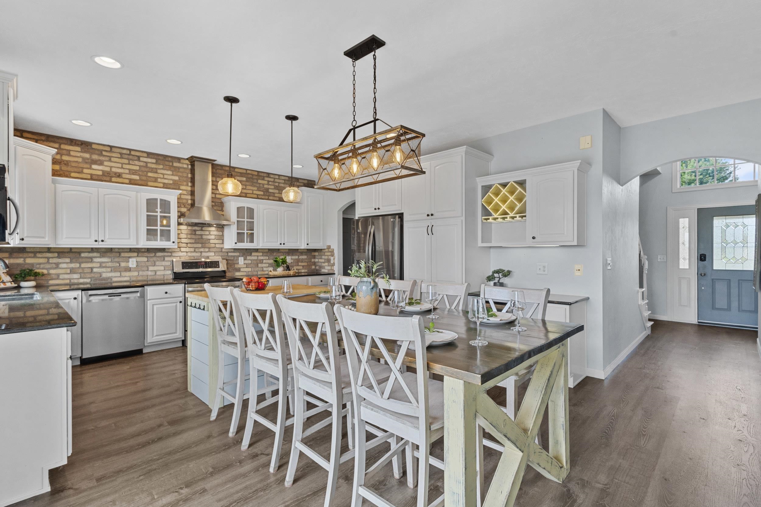 Neenah, Wisconsin, 54956, United States, 4 Bedrooms Bedrooms, ,4 BathroomsBathrooms,Residential,For Sale,1930712