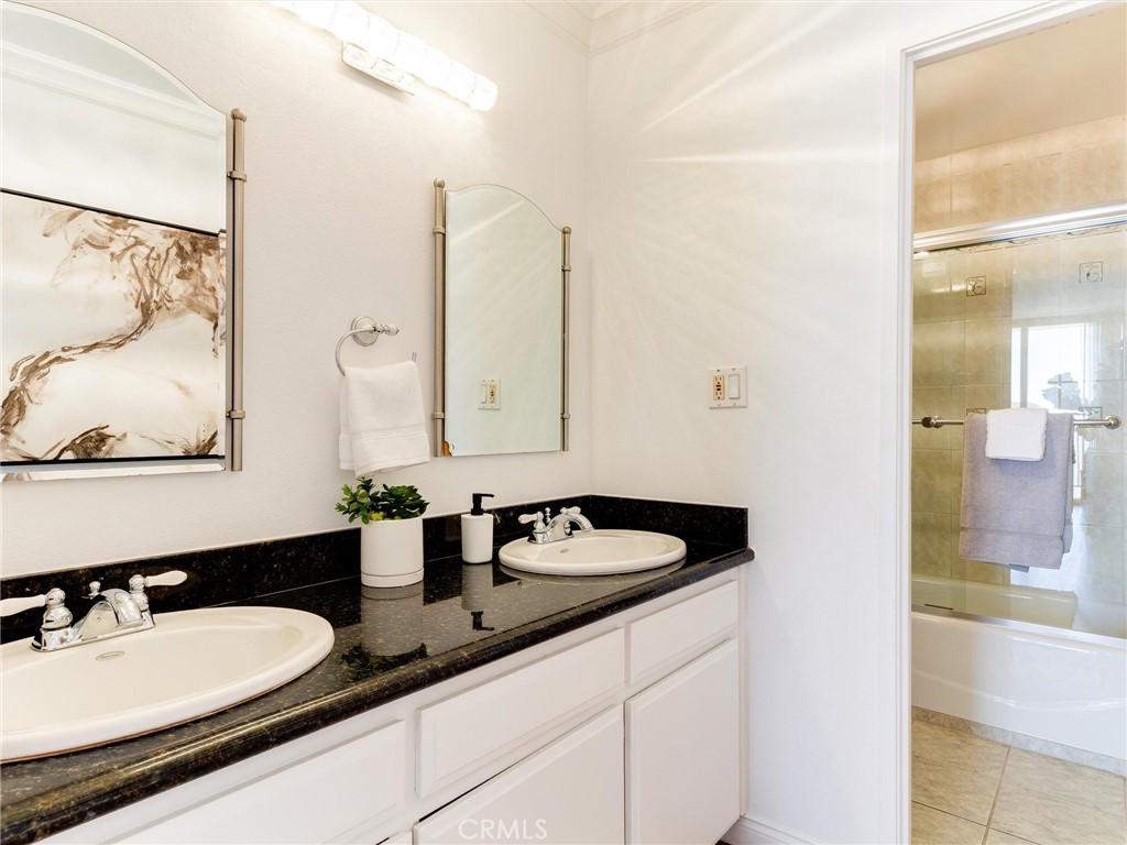 Long Beach, California, 90802, United States, 2 Bedrooms Bedrooms, ,Residential,For Sale,1905979