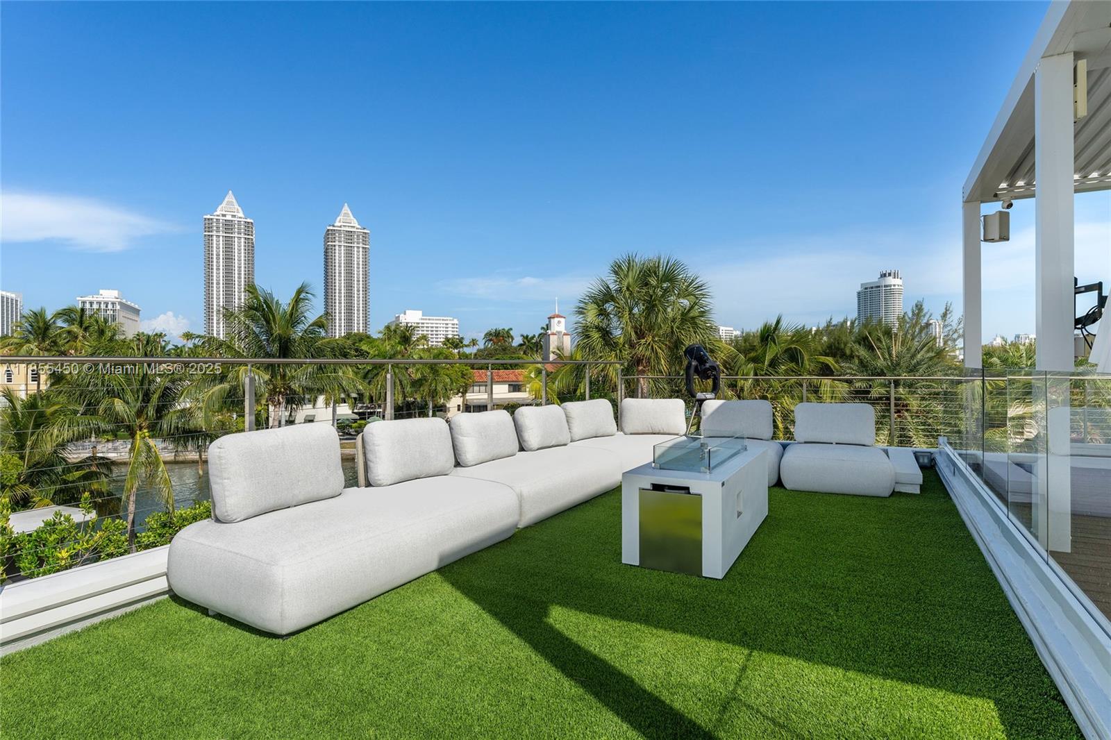 Miami Beach, Florida, 33140, United States, 5 Bedrooms Bedrooms, ,8 BathroomsBathrooms,Residential,For Sale,1918042
