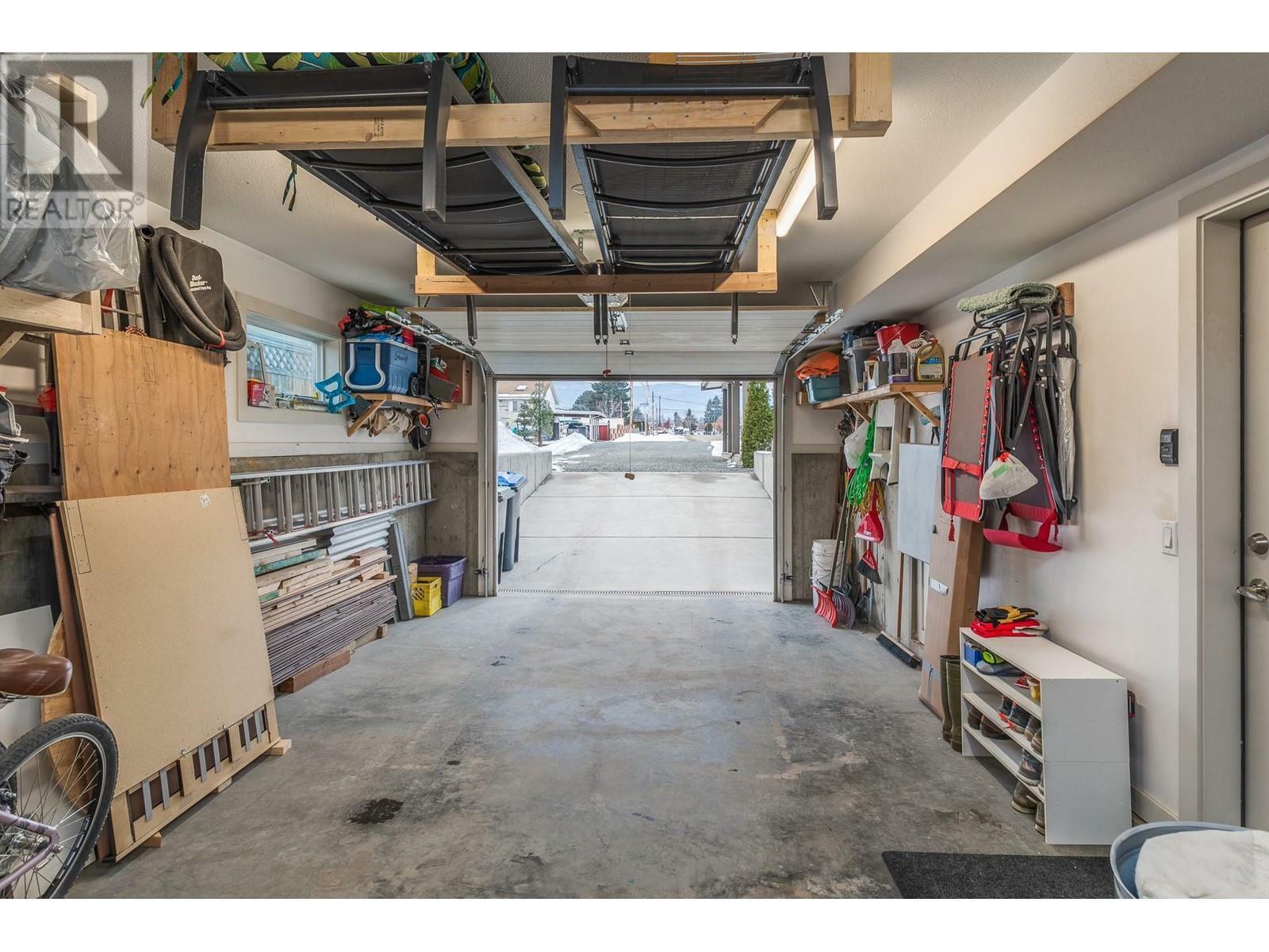 KELOWNA, British Columbia, V1X 2H2, CA, 3 Bedrooms Bedrooms, ,3 BathroomsBathrooms,Residential,For Sale,1839234