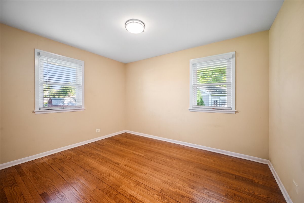 Prospect Heights, Illinois, 60070, United States, 4 Bedrooms Bedrooms, ,2 BathroomsBathrooms,Residential,For Sale,1968626