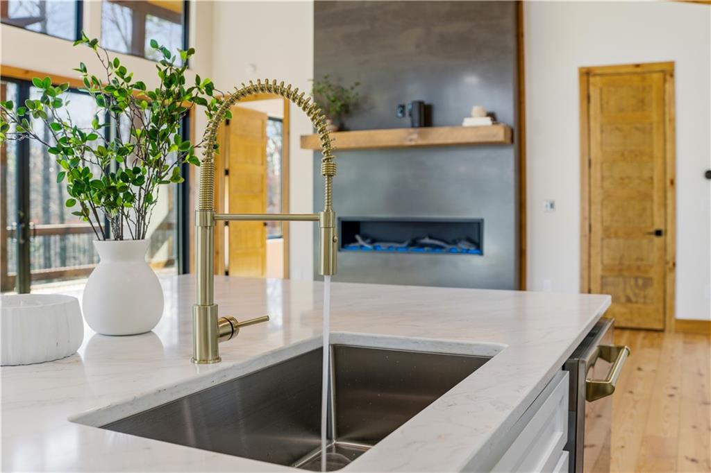 Morganton, Georgia, 30560, United States, 3 Bedrooms Bedrooms, ,4 BathroomsBathrooms,Residential,For Sale,2037777