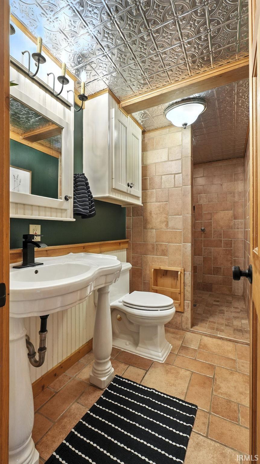 Columbia City, Indiana, 46725-7594, United States, 4 Bedrooms Bedrooms, ,2 BathroomsBathrooms,Residential,For Sale,1938058