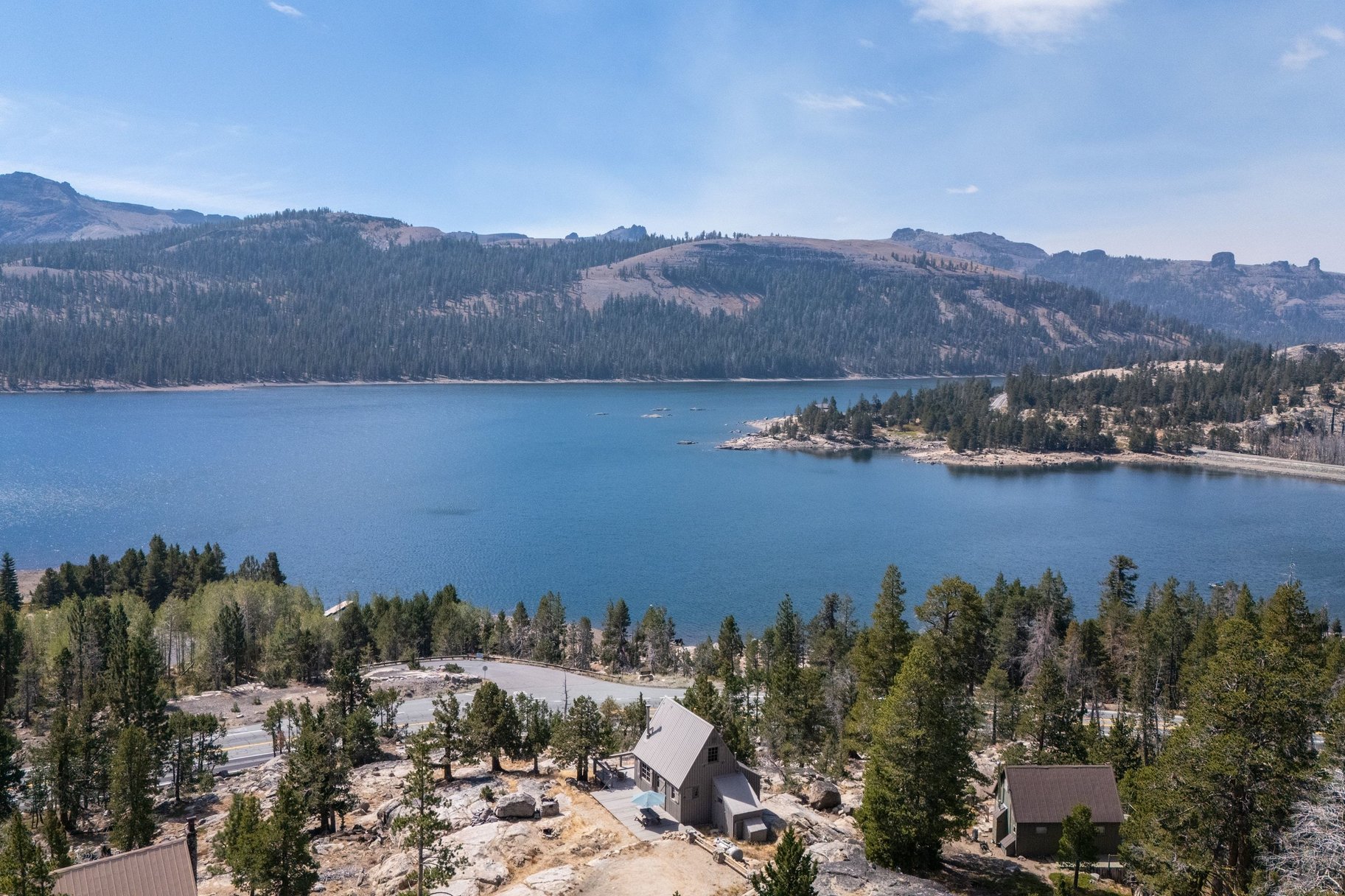  The Juniper Cabin: A Wild Invitation to See the World Differently - 物件實景
