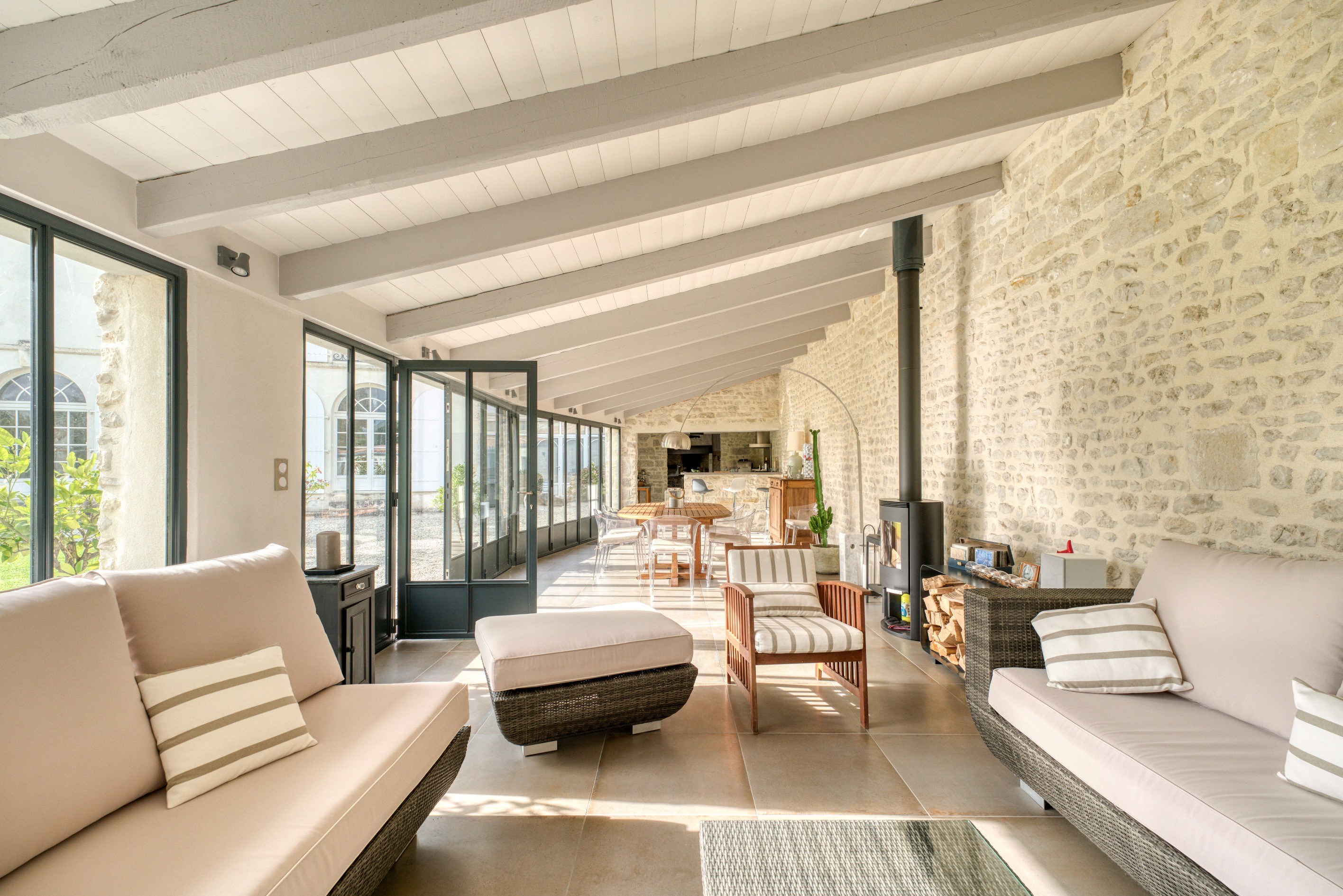  Magnificent property completely renovated with great potential - 物件實景