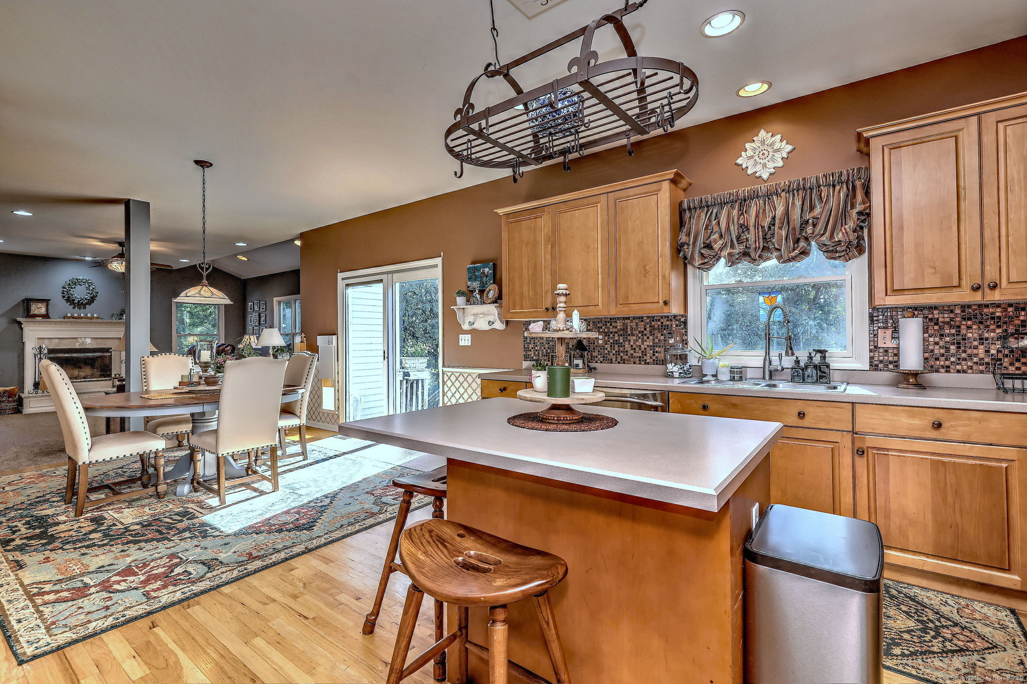 Milford, Connecticut, 06461, United States, 4 Bedrooms Bedrooms, ,3 BathroomsBathrooms,Residential,For Sale,1926096