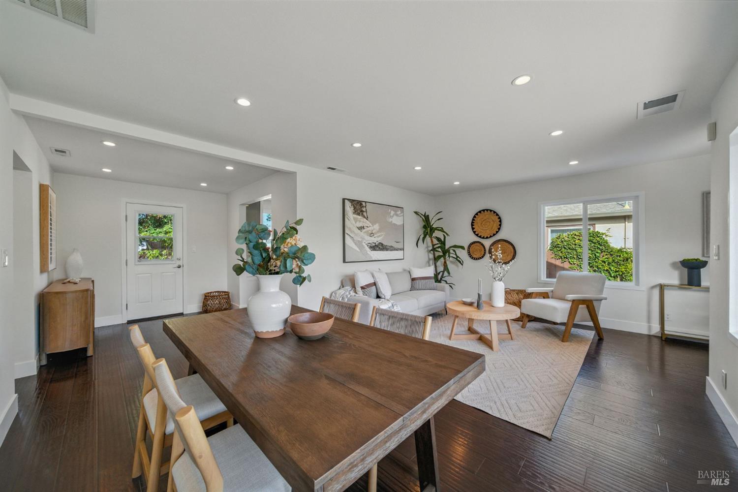 Petaluma, California, 94952, United States, 2 Bedrooms Bedrooms, ,1 BathroomBathrooms,Residential,For Sale,1934208