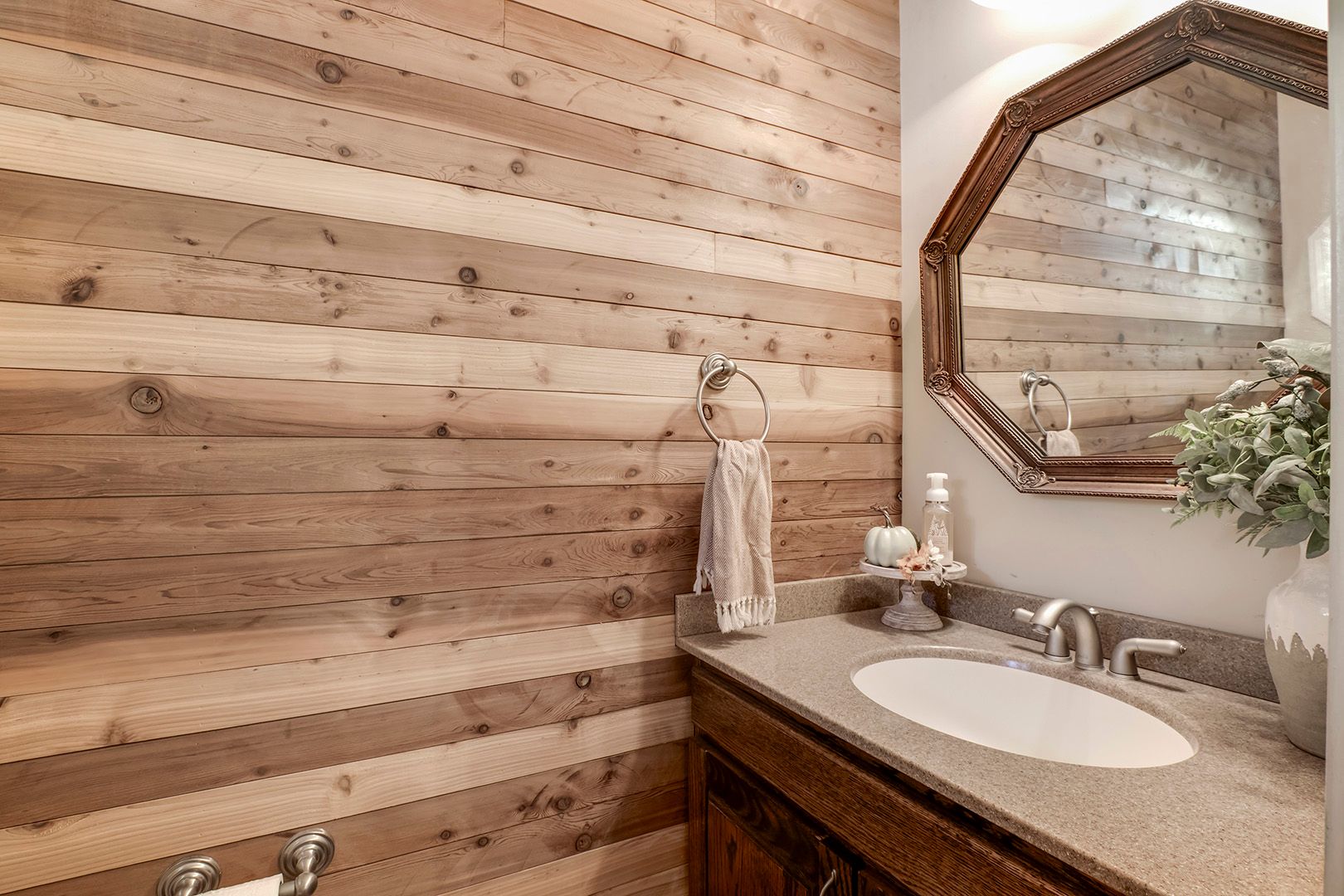 Kingston, Tennessee, 37763, United States, 5 Bedrooms Bedrooms, ,5 BathroomsBathrooms,Residential,For Sale,2011404