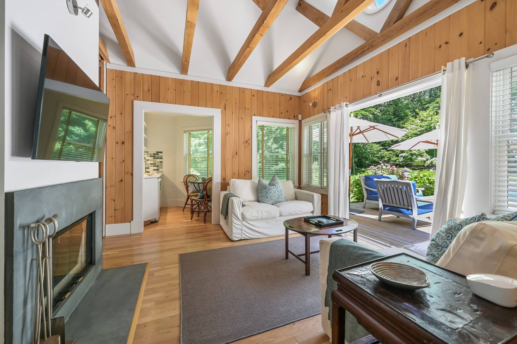  Architectural Distinction in a Private Garden Setting - 物件實景