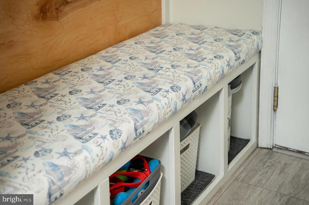 Gore, Virginia, 22637, United States, 4 Bedrooms Bedrooms, ,3 BathroomsBathrooms,Residential,For Sale,1949444