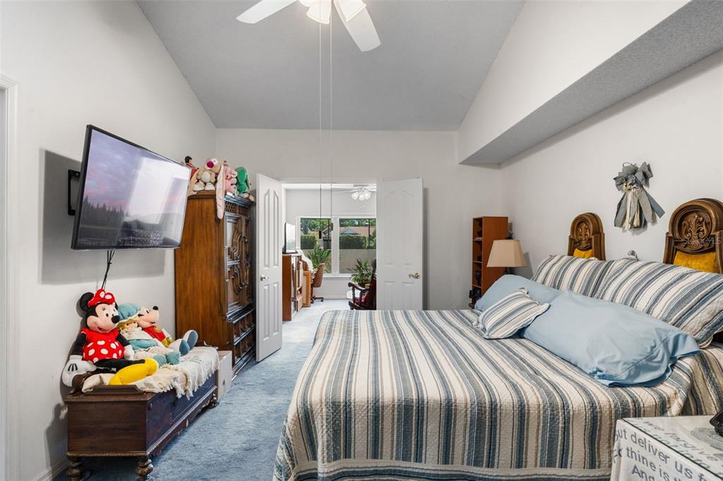 Orlando, Florida, 32817, United States, 4 Bedrooms Bedrooms, ,4 BathroomsBathrooms,Residential,For Sale,1821453