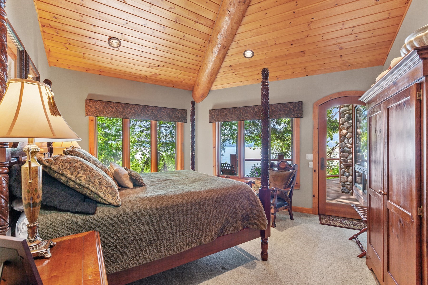  Spectacular Timber Framed Lakefront Living - 物件實景
