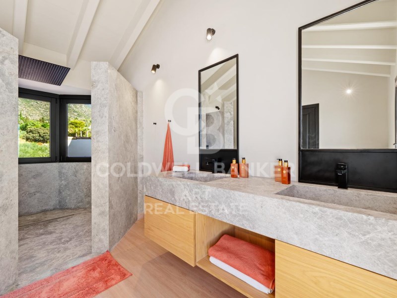 Marbella, Andalusia, ES, 4 Bedrooms Bedrooms, ,5 BathroomsBathrooms,Residential,For Sale,1950823