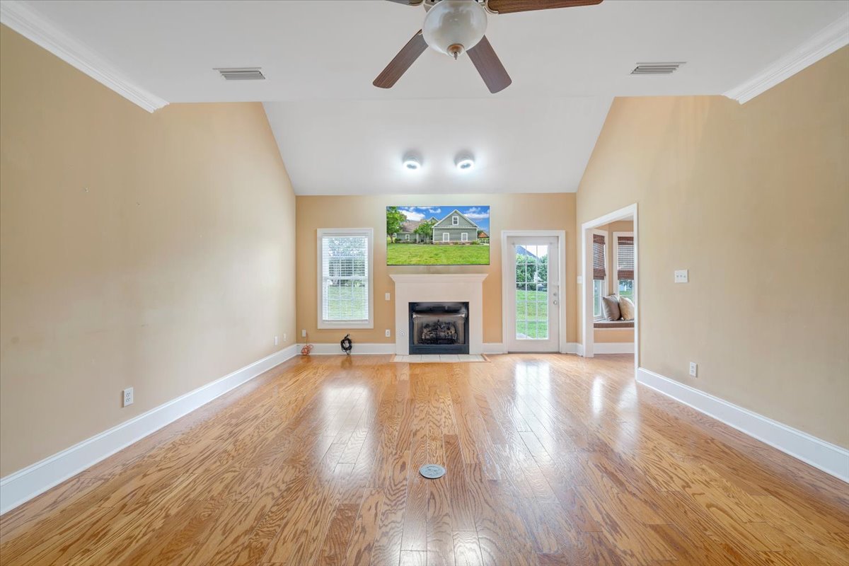Huddleston, Virginia, 24104, United States, 4 Bedrooms Bedrooms, ,4 BathroomsBathrooms,Residential,For Sale,2048445