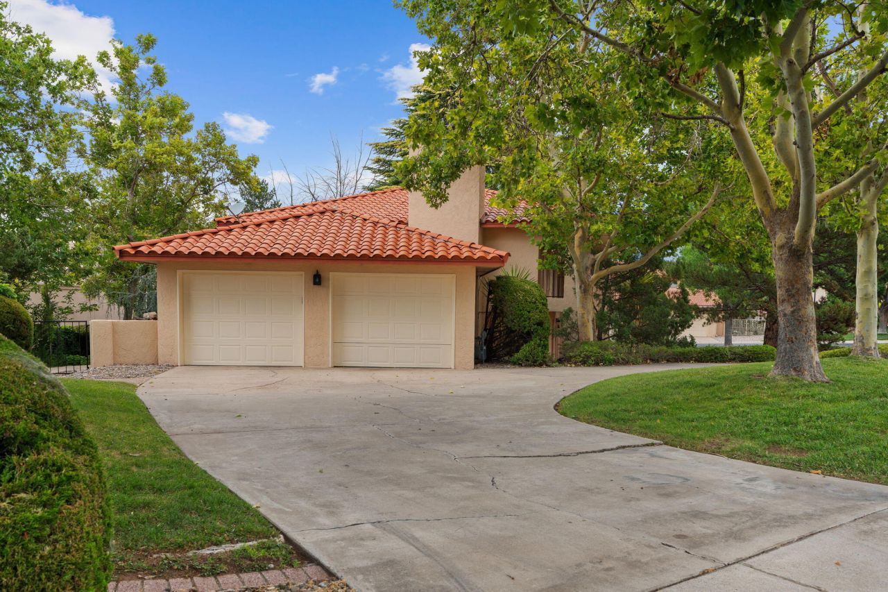 Albuquerque, New Mexico, 87111, United States, 4 Bedrooms Bedrooms, ,3 BathroomsBathrooms,Residential,For Sale,1906383