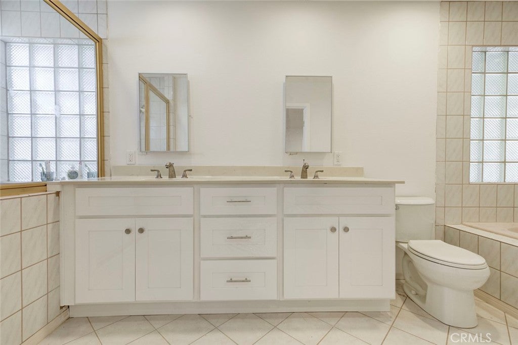 Chatsworth, California, 91311, United States, 3 Bedrooms Bedrooms, ,3 BathroomsBathrooms,Residential,For Sale,1998886