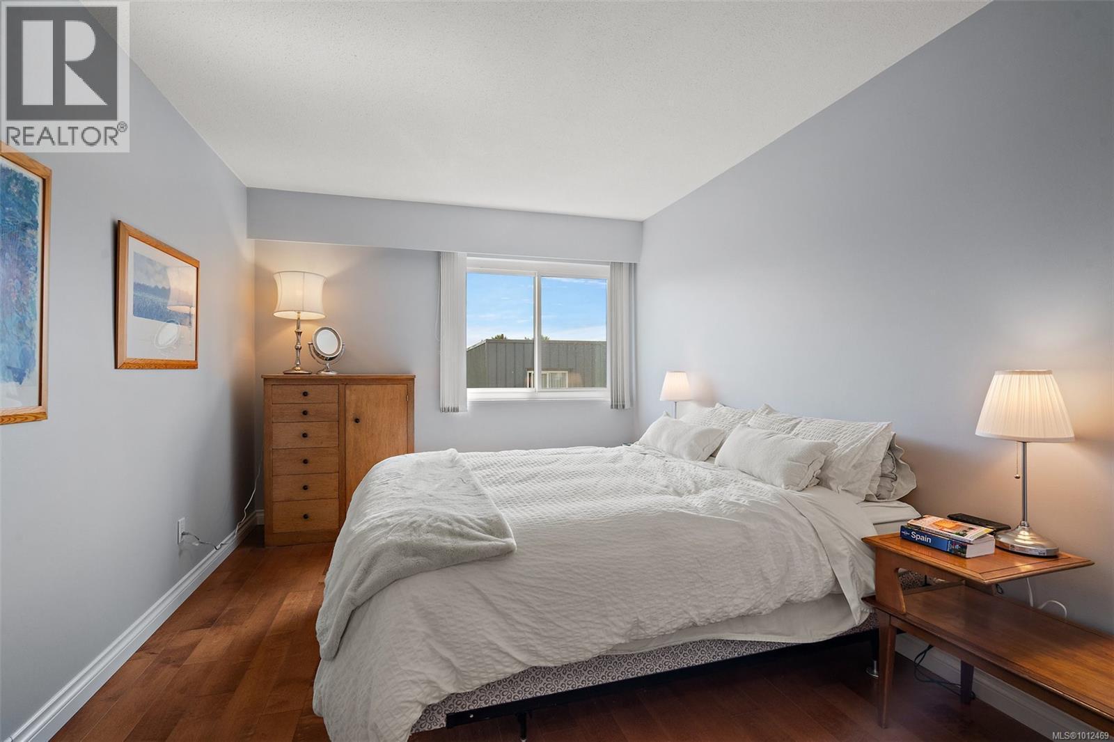 VICTORIA, British Columbia, V8V 2X5, CA, 2 Bedrooms Bedrooms, ,1 BathroomBathrooms,Residential,For Sale,1950619
