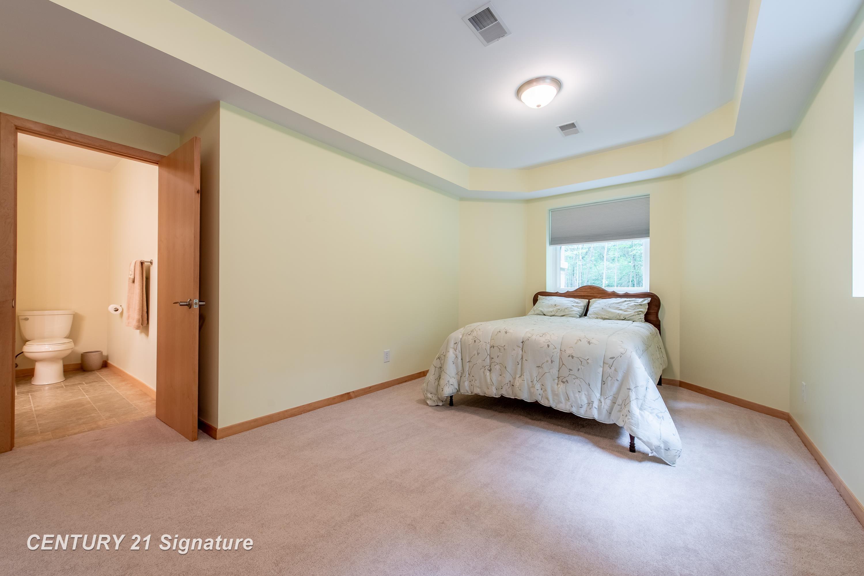 Midland, Michigan, 48642, United States, 4 Bedrooms Bedrooms, ,5 BathroomsBathrooms,Residential,For Sale,2019311