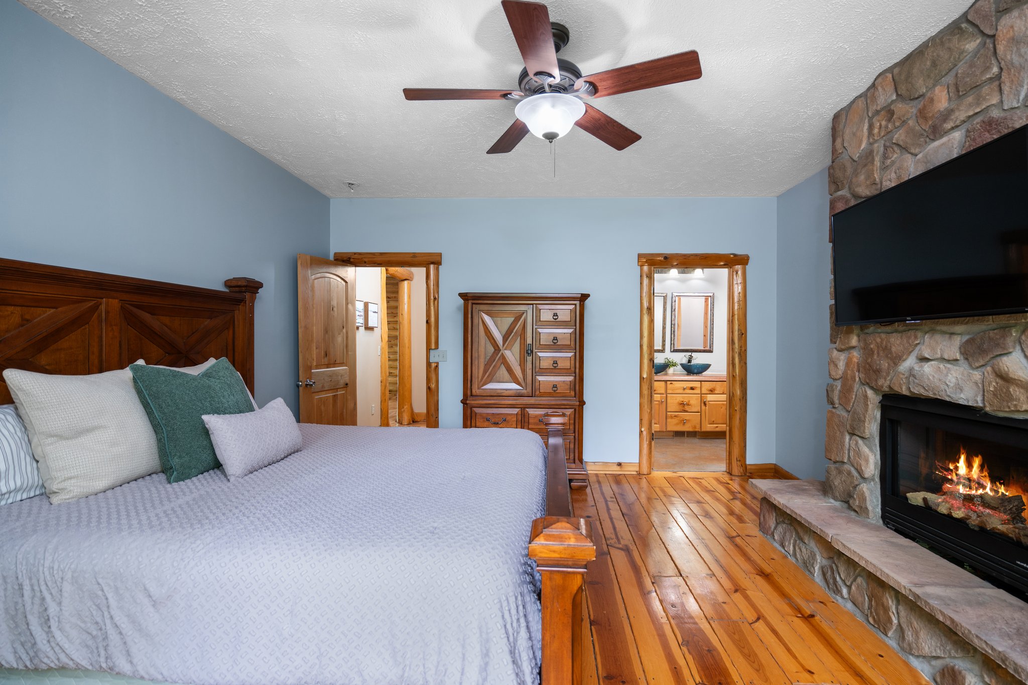 Bellaire, Michigan, 49615, United States, 5 Bedrooms Bedrooms, ,4 BathroomsBathrooms,Residential,For Sale,1826987
