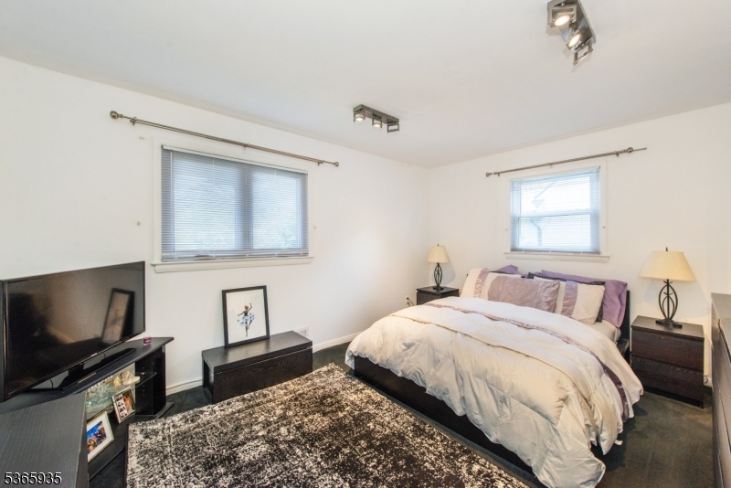 Wayne Twp., New Jersey, 07470, United States, 5 Bedrooms Bedrooms, ,3 BathroomsBathrooms,Residential,For Sale,1928449