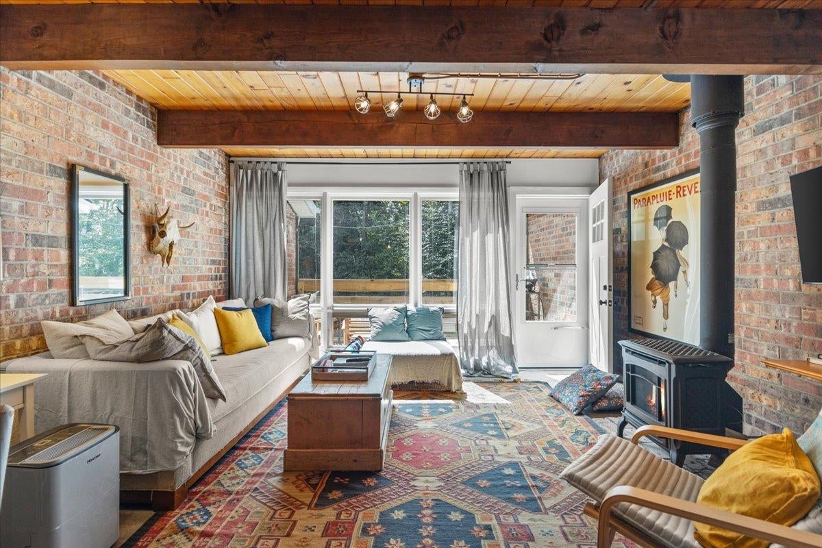 Stowe, Vermont, 05672, United States, 3 Bedrooms Bedrooms, ,2 BathroomsBathrooms,Residential,For Sale,1901768