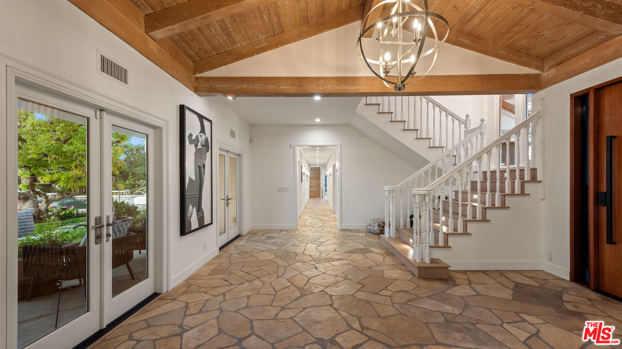 Los Angeles, California, 90049, United States, 5 Bedrooms Bedrooms, ,4 BathroomsBathrooms,Residential,For Sale,1889913