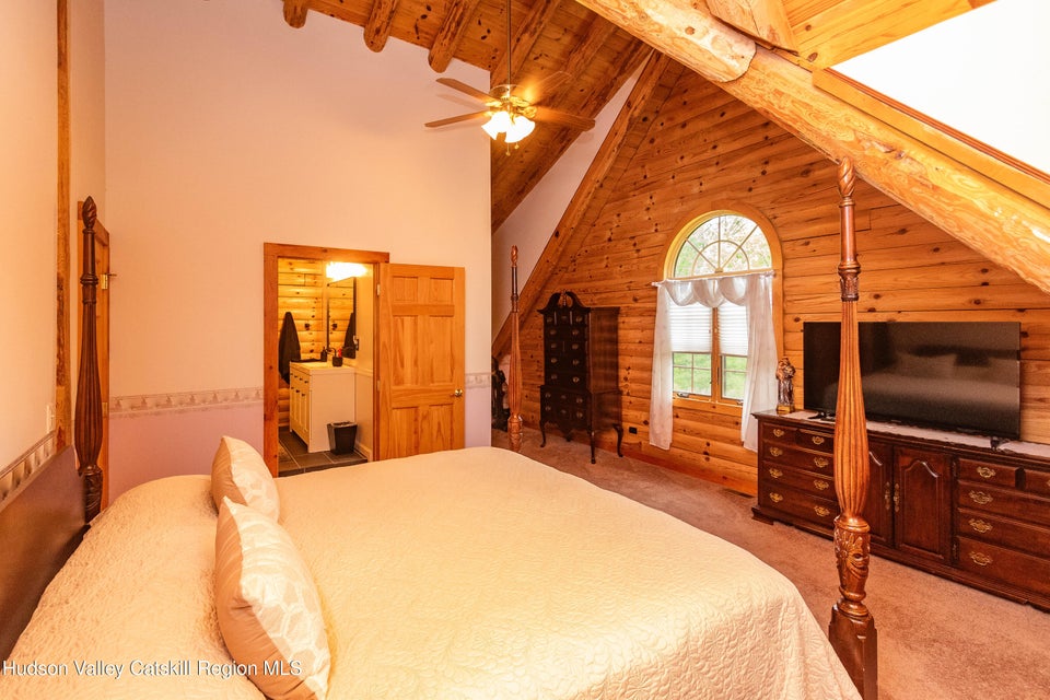 New Paltz, New York, 12561, United States, 3 Bedrooms Bedrooms, ,3 BathroomsBathrooms,Residential,For Sale,1873617