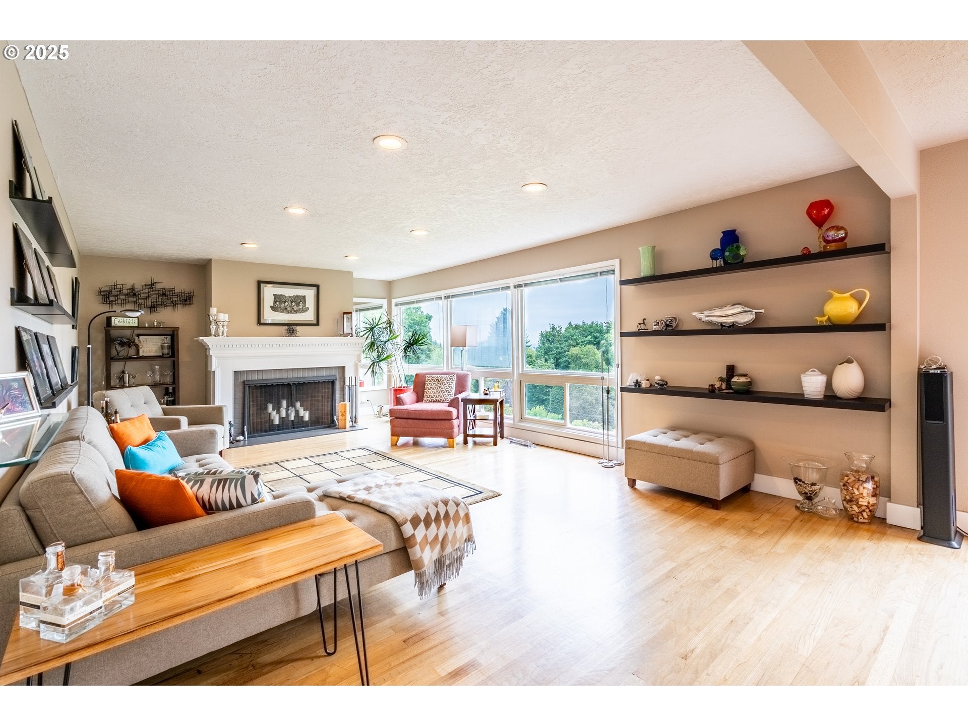 Portland, Oregon, 97219, United States, 4 Bedrooms Bedrooms, ,3 BathroomsBathrooms,Residential,For Sale,1985730