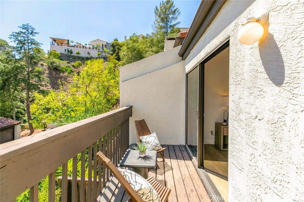 Glendale, California, 91206, United States, 2 Bedrooms Bedrooms, ,3 BathroomsBathrooms,Residential,For Sale,1941682