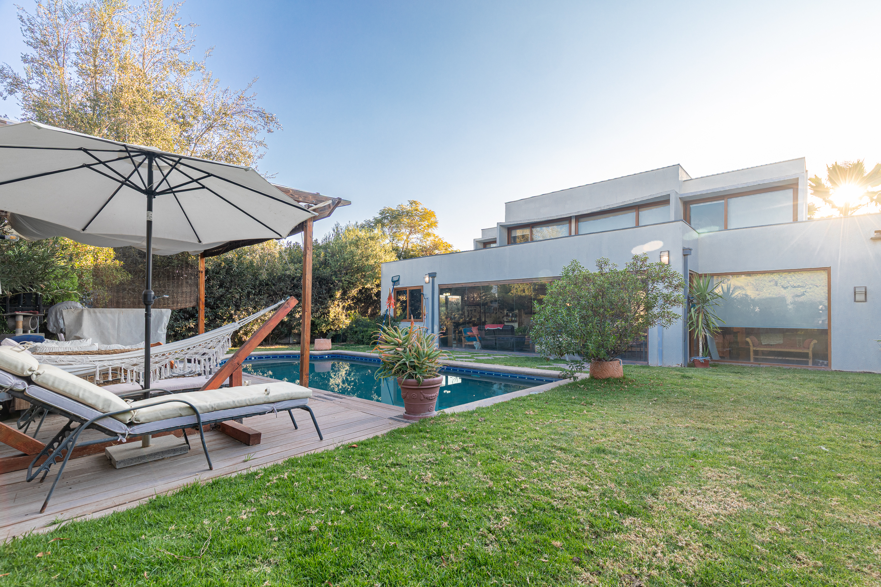  4-Bedroom Home in a Well-Established Gated Community - 物件實景