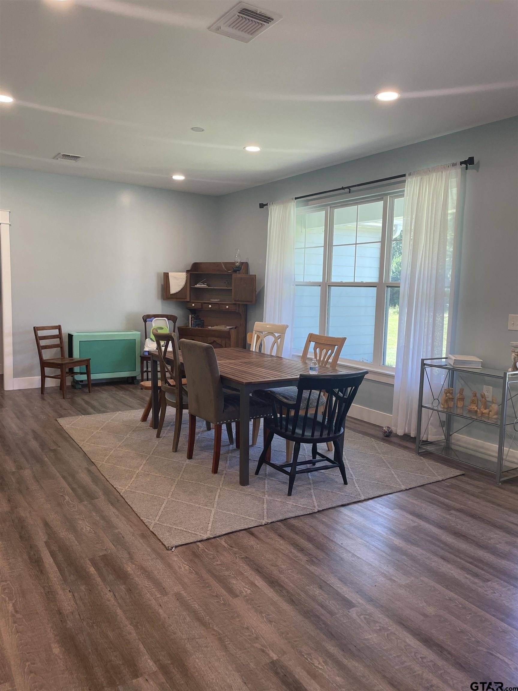 Pittsburg, Texas, 75686, United States, 3 Bedrooms Bedrooms, ,3 BathroomsBathrooms,Residential,For Sale,1982891