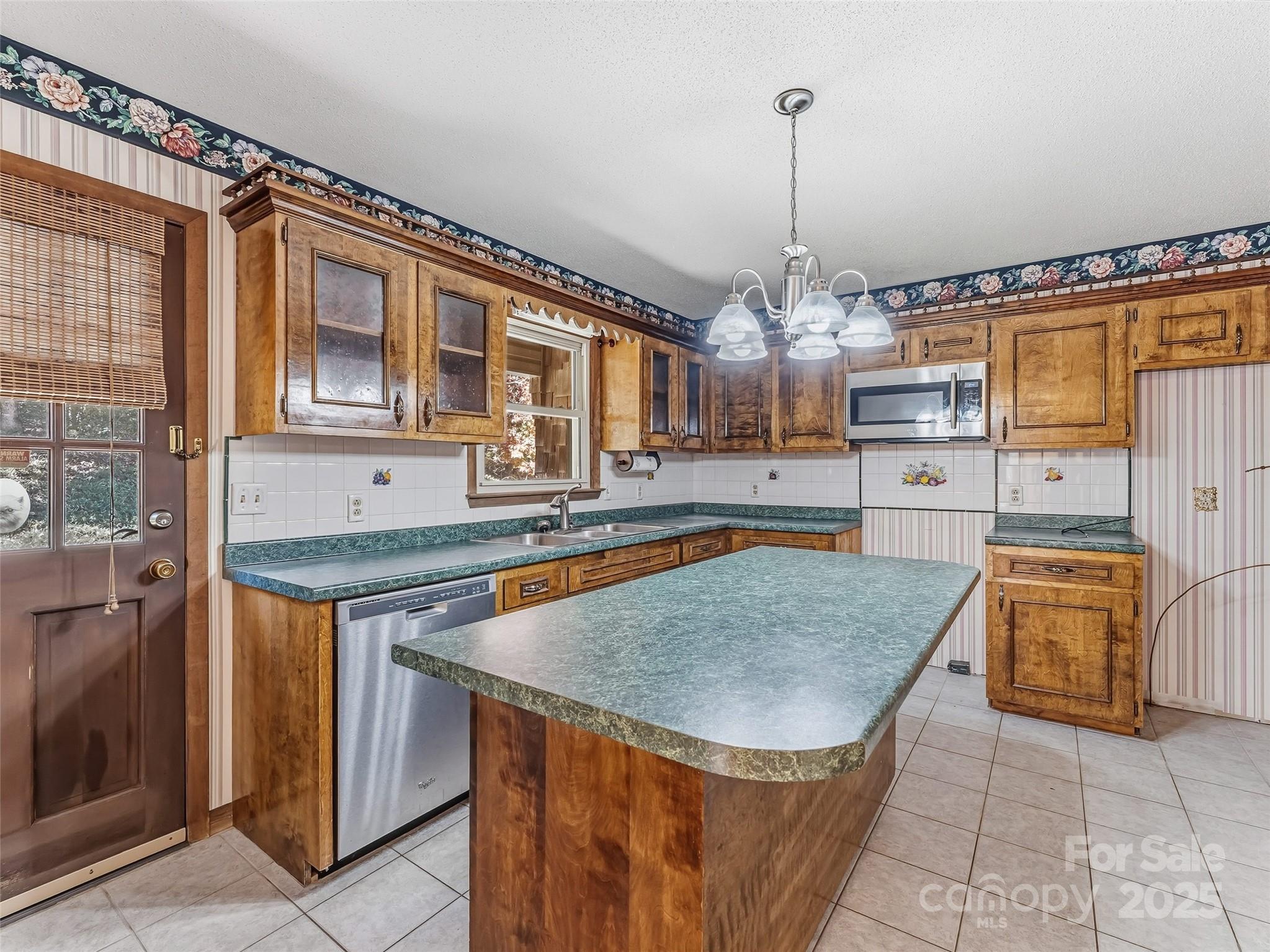 Candler, North Carolina, 28715, United States, 4 Bedrooms Bedrooms, ,3 BathroomsBathrooms,Residential,For Sale,1983385