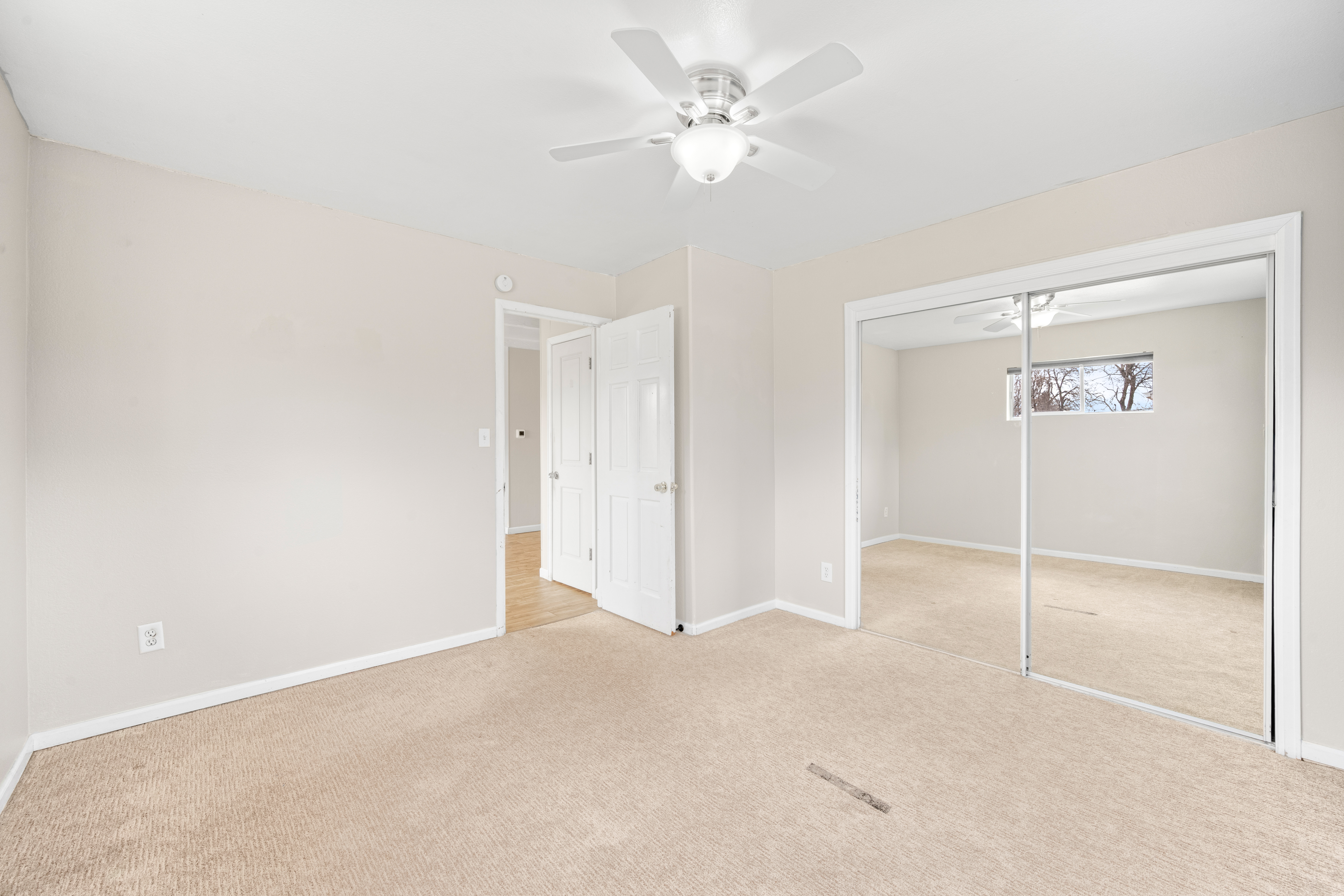  5 Bedroom Home Just Steps From Huston Lake Park - 物件實景