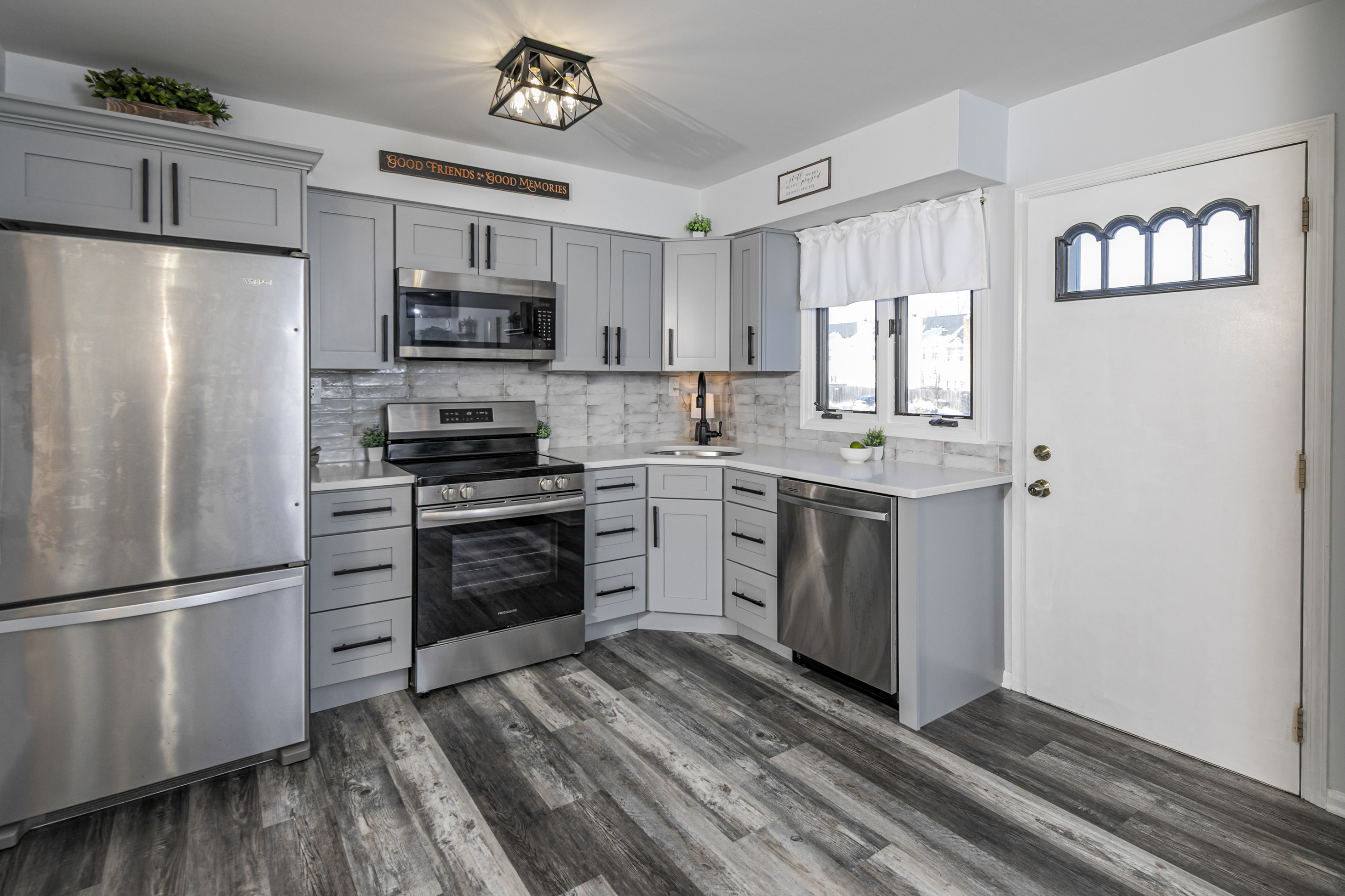  Williamsburg Square Townhouse with New Kitchen, Floors & Bath - 物件實景