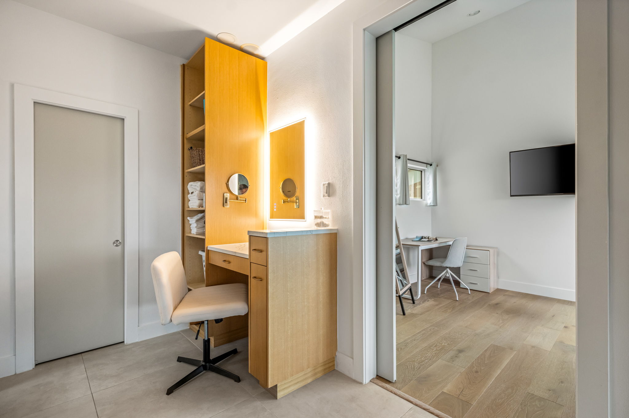  Modern Canyon Retreat Designed for Sunset Living - 物件實景